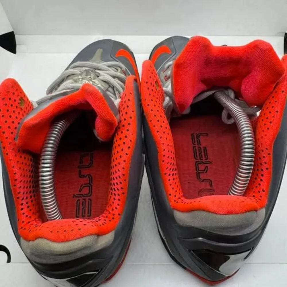 Nike LeBron 11 Mens 9 Gray Basketball Shoes sneakers